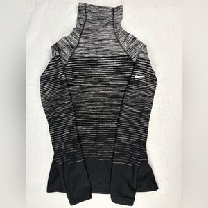 Nike Pro Hyper warm Womens Athletic Shirt Size Small Turtleneck Long Sleeve